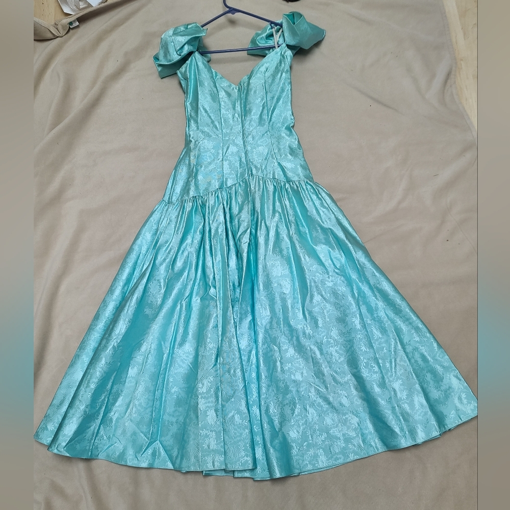 Elegant Aqua Off-Shoulder Gown, Vintage, Made In USA, Union Tag, 80's - Picture 2 of 16